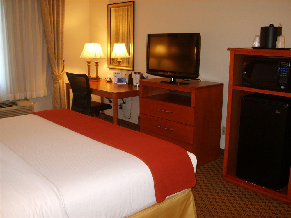 Holiday Inn Express & Suites Midland Loop 250 By Ihg Стая снимка